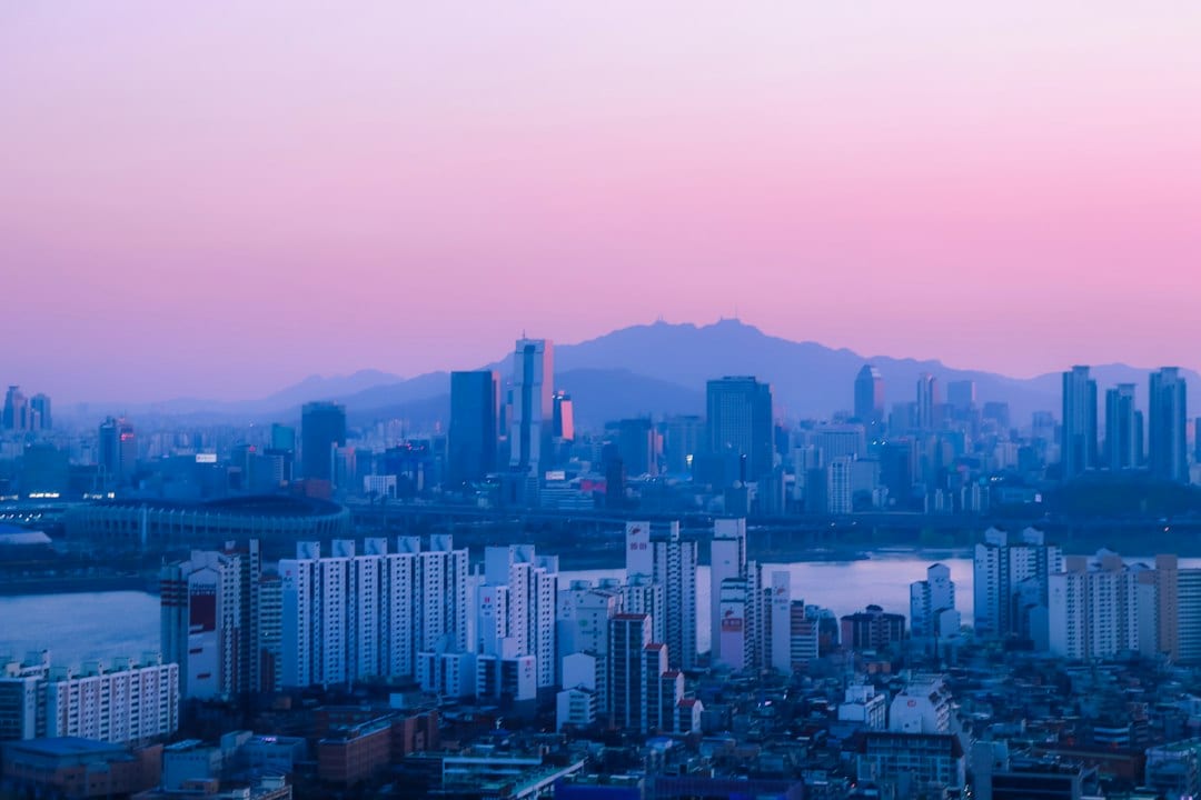 Seoul cityscape with Gyeongbokgung Palace and modern skyscrapers, a top destination for Filipino travelers after securing a South Korea tourist visa in 2026