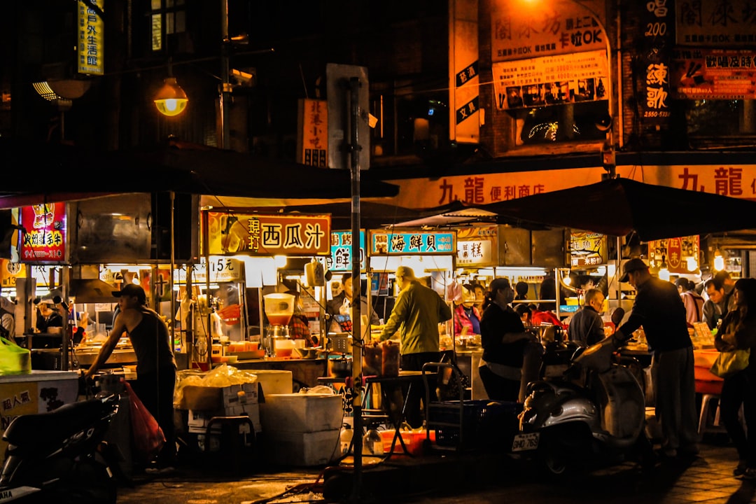 Taiwan night market street food experience